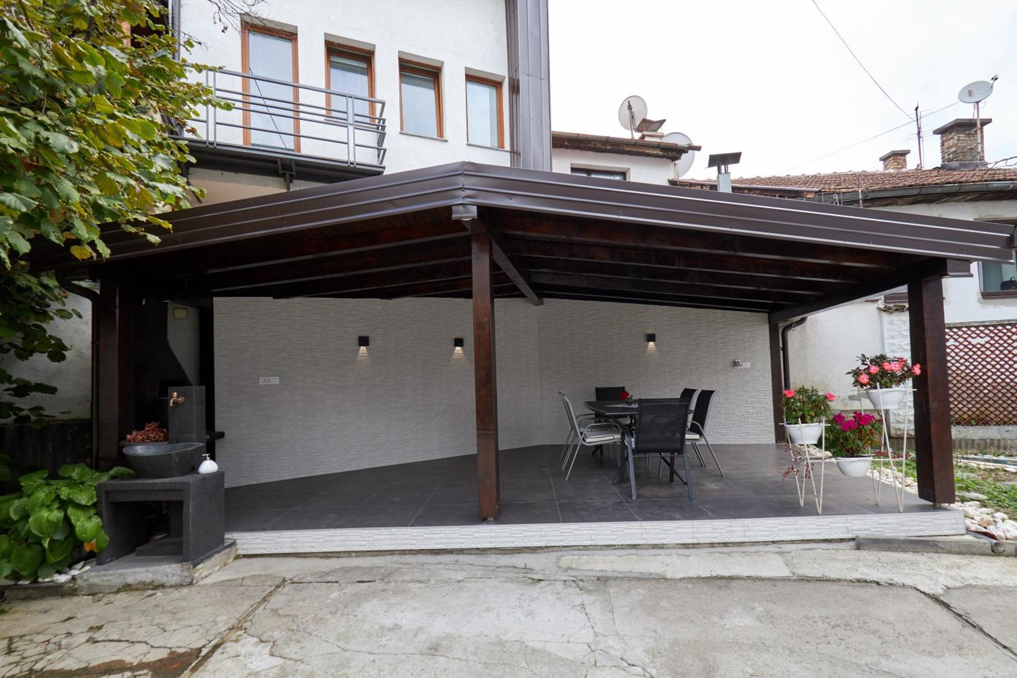 Selma Villa *